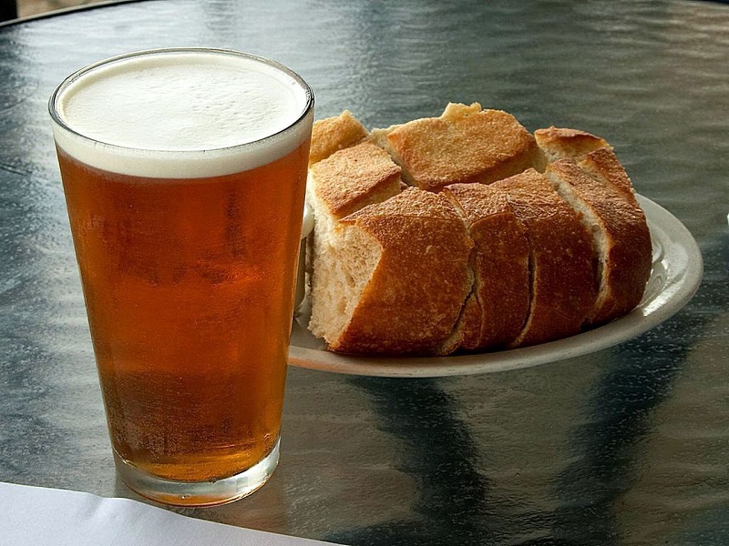 Birra dal pane, il nuovo fronte del beverage anti-spreco